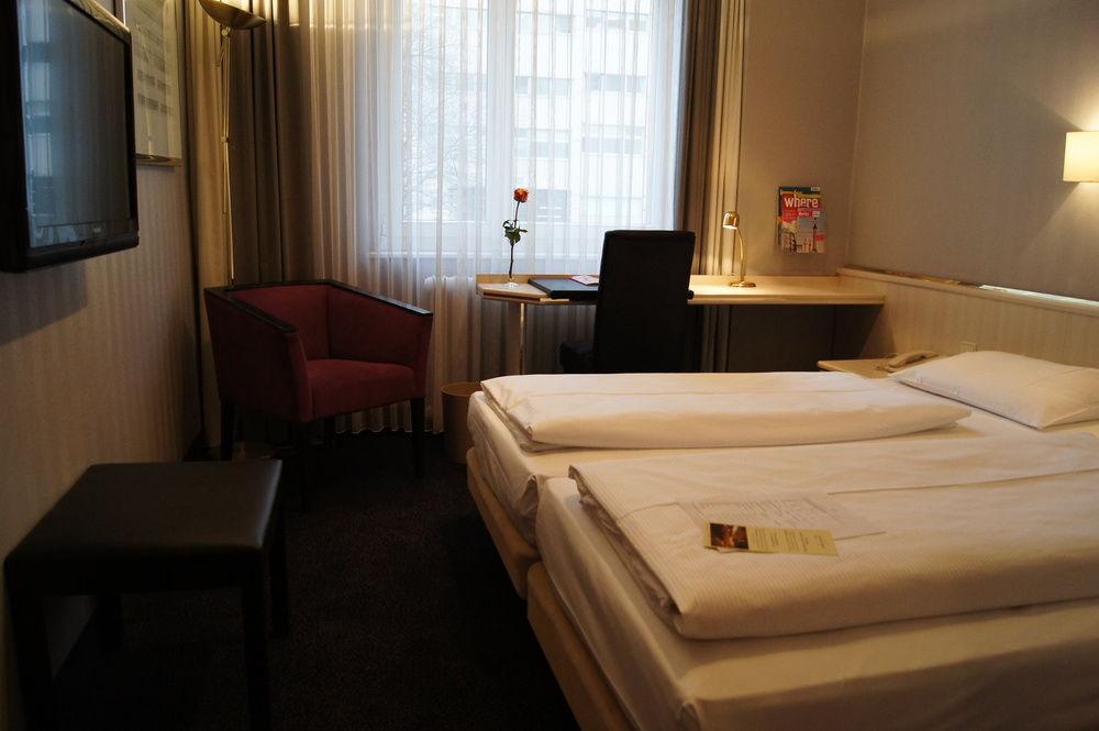 Berlin Plaza Hotel Am Kurfuerstendamm Exterior foto