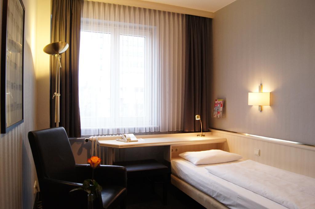 Berlin Plaza Hotel Am Kurfuerstendamm Quarto foto