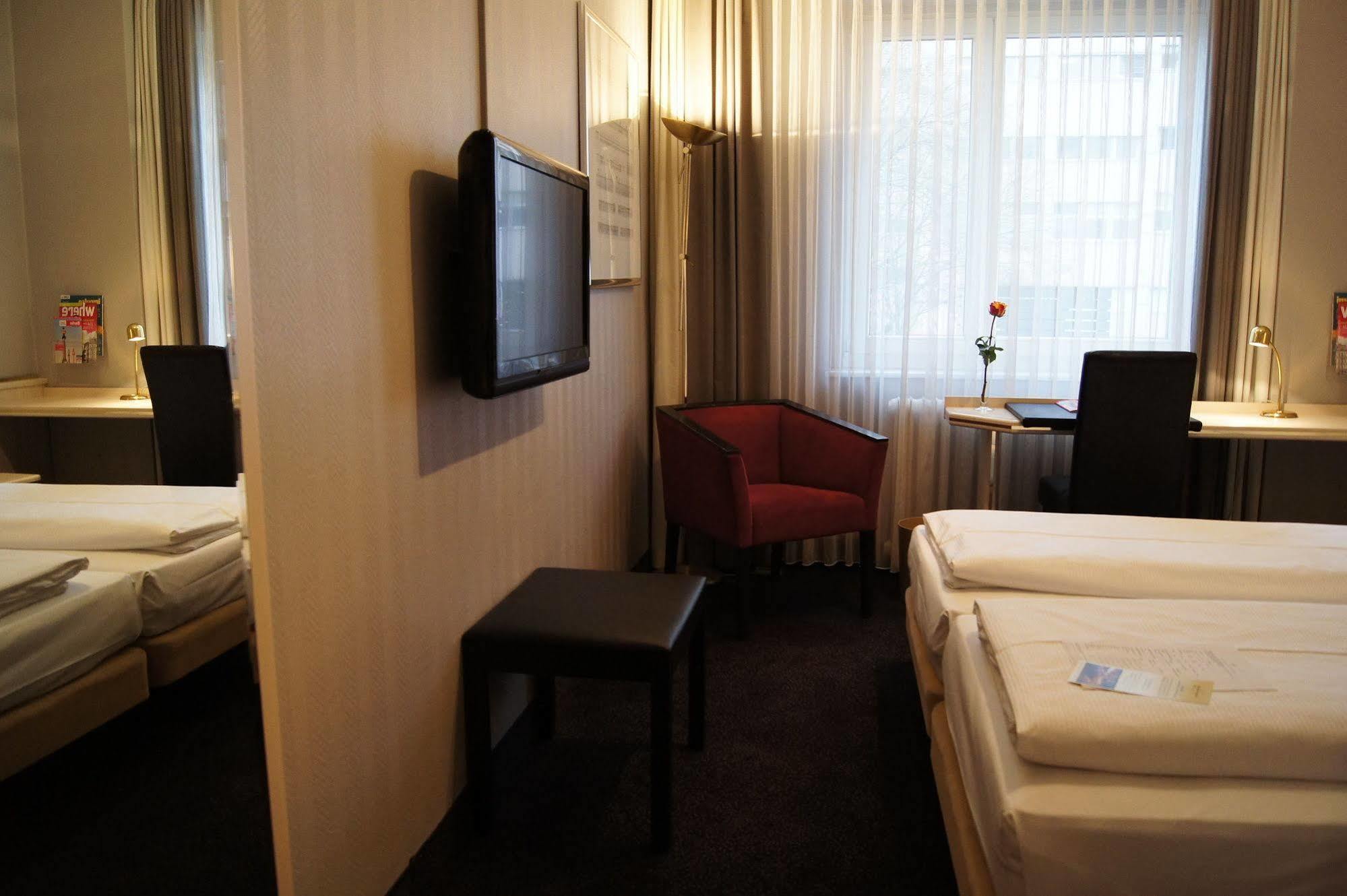Berlin Plaza Hotel Am Kurfuerstendamm Exterior foto